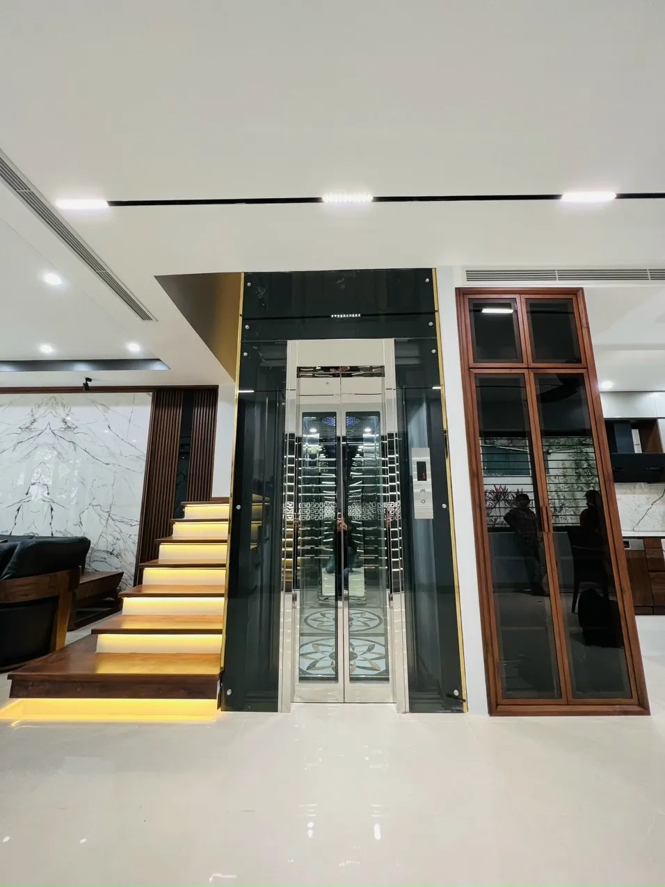 Vệ sinh và bàn giao thang máy Vinalift